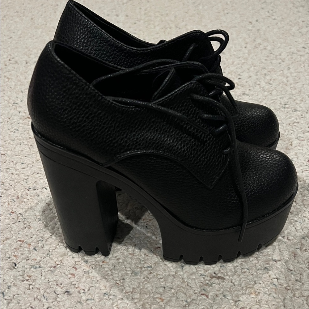 Black Platform Lace-Up Heeled Oxfords - Women's